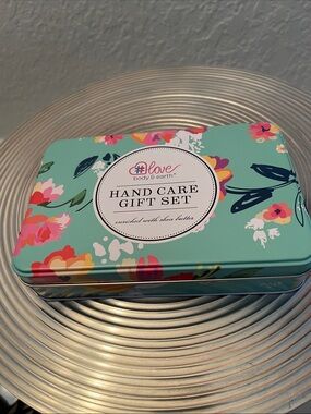 Love Body & Earth Hand Care Gift Set